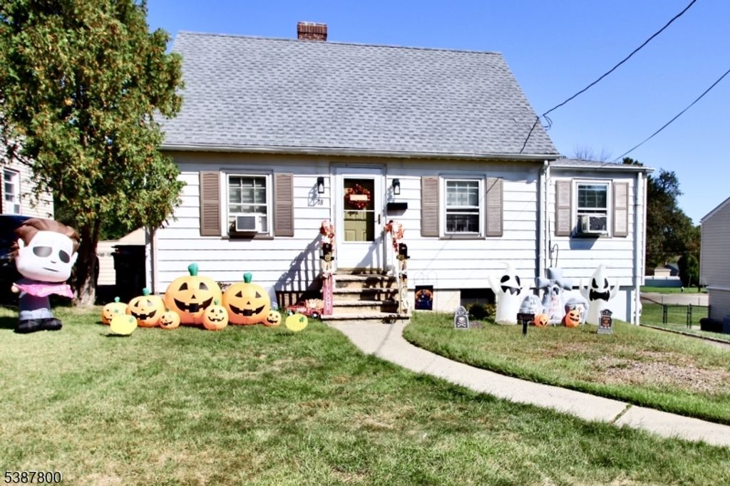 18 Durrell St, Verona Twp., NJ 07044
