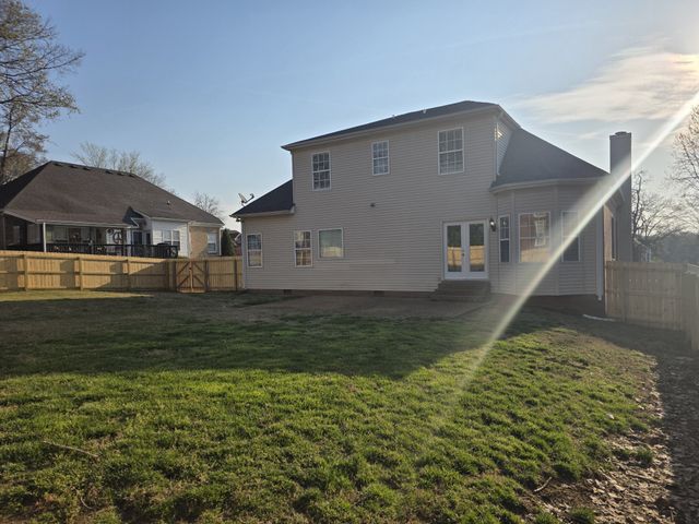 125 Lake Ridge Dr, Hendersonville, TN 37075