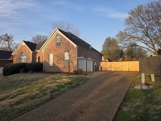 125 Lake Ridge Dr, Hendersonville, TN 37075