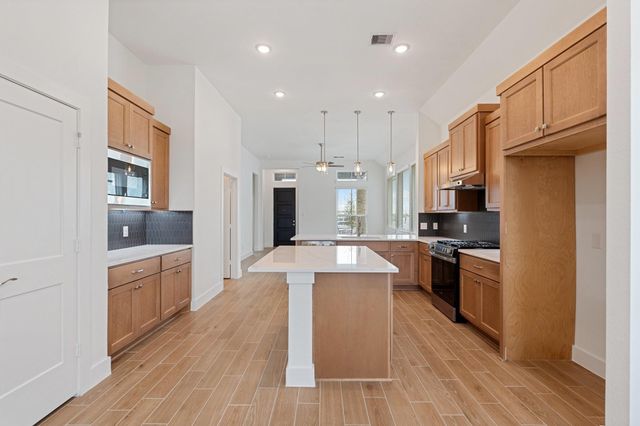 12127 Wild Bend Drive, Mont Belvieu, TX 77523