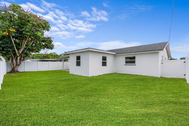22171 SW 62nd Avenue, Boca Raton, FL 33428