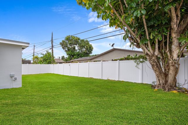 22171 SW 62nd Avenue, Boca Raton, FL 33428