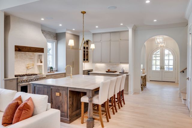 811 Neartop Dr, Nashville, TN 37205