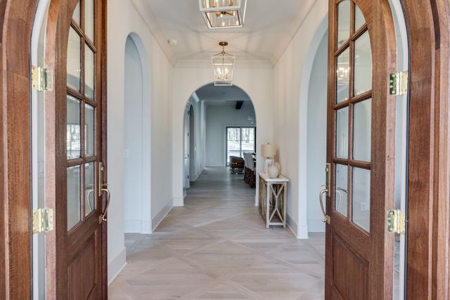 811 Neartop Dr, Nashville, TN 37205