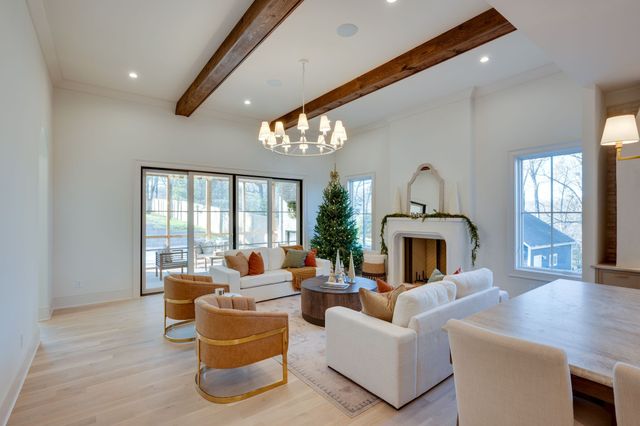 811 Neartop Dr, Nashville, TN 37205