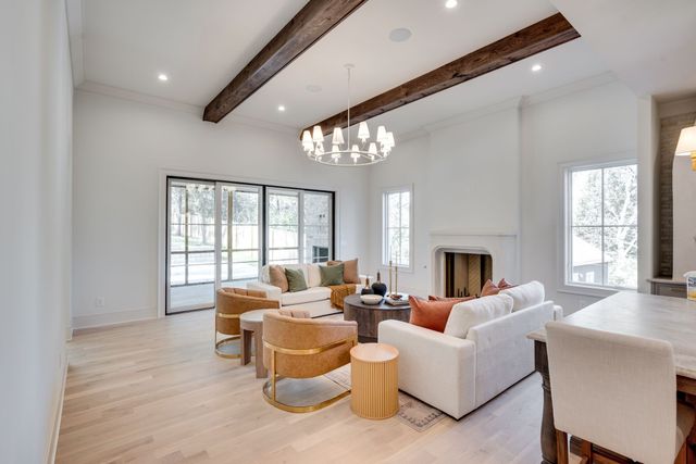 811 Neartop Dr, Nashville, TN 37205