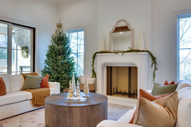 811 Neartop Dr, Nashville, TN 37205