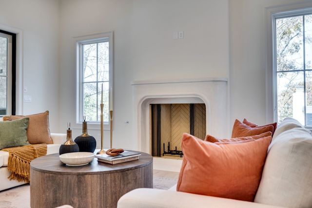 811 Neartop Dr, Nashville, TN 37205