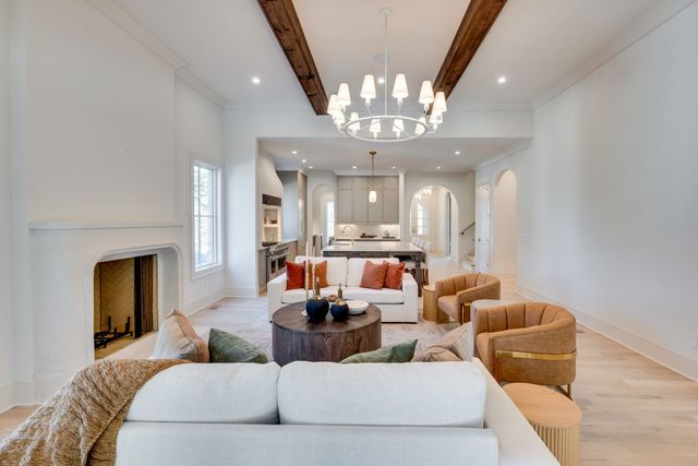 811 Neartop Dr, Nashville, TN 37205