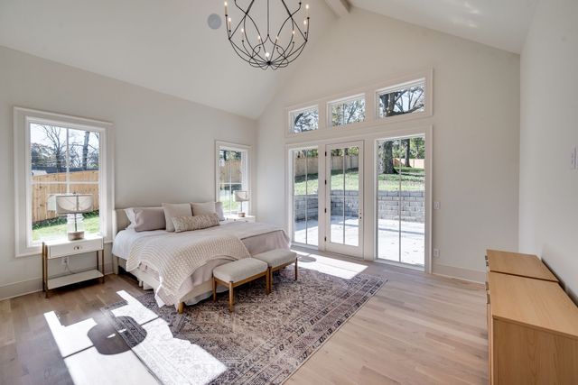 811 Neartop Dr, Nashville, TN 37205