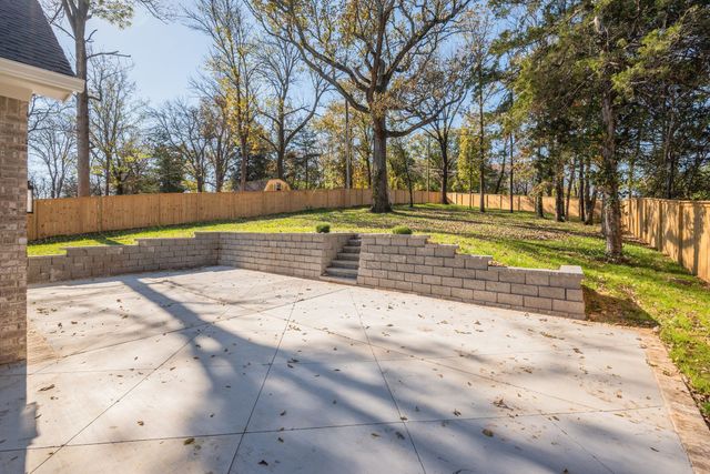 811 Neartop Dr, Nashville, TN 37205