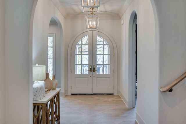 811 Neartop Dr, Nashville, TN 37205