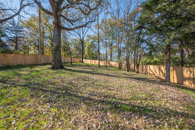 811 Neartop Dr, Nashville, TN 37205