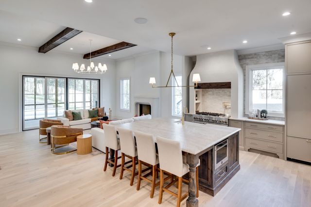 811 Neartop Dr, Nashville, TN 37205