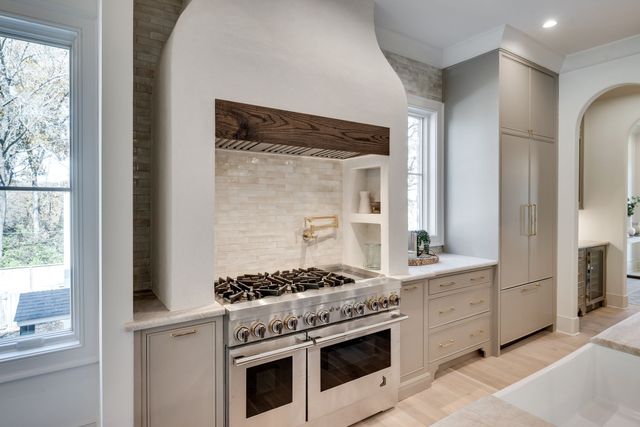 811 Neartop Dr, Nashville, TN 37205