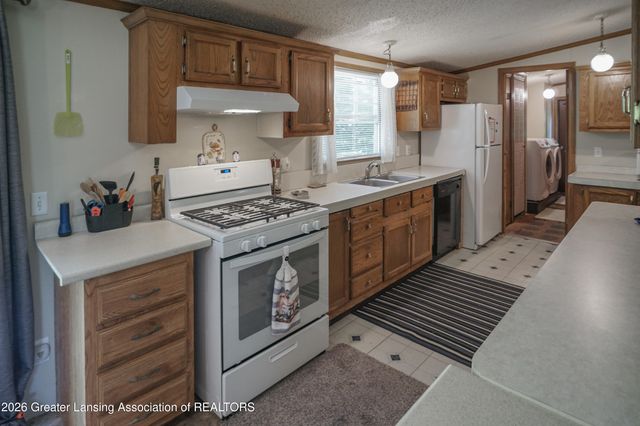 1416 S Ainger Road, Charlotte, MI 48813
