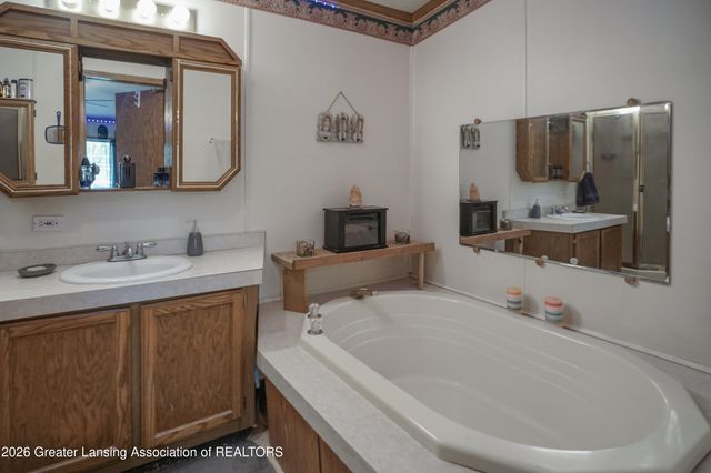 1416 S Ainger Road, Charlotte, MI 48813