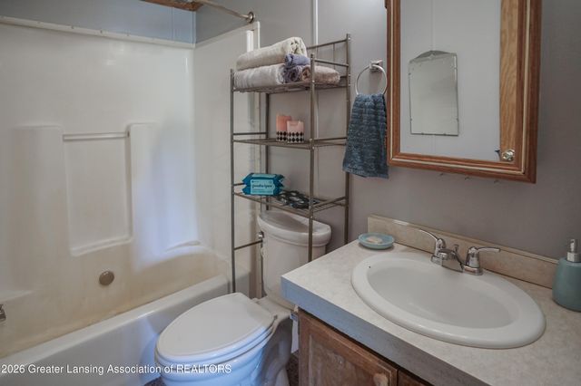 1416 S Ainger Road, Charlotte, MI 48813
