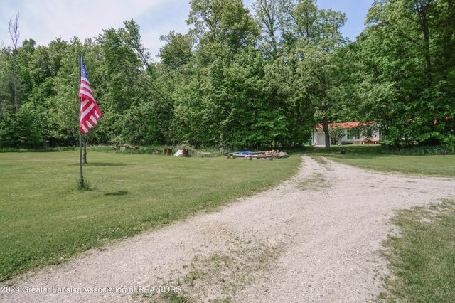 1416 S Ainger Road, Charlotte, MI 48813