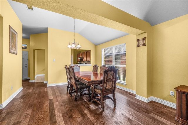 427 Cranbrook Lane, Grand Prairie, TX 75052