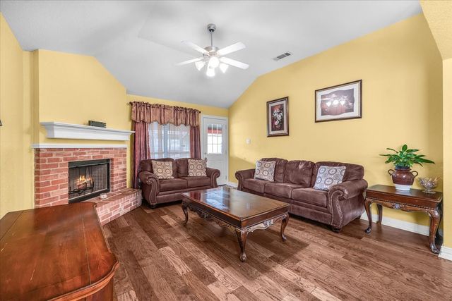 427 Cranbrook Lane, Grand Prairie, TX 75052