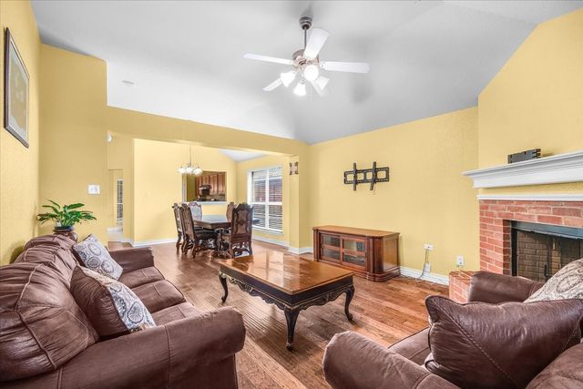 427 Cranbrook Lane, Grand Prairie, TX 75052