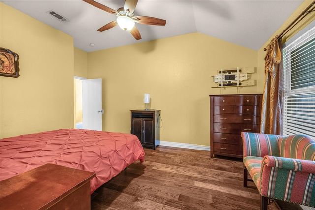 427 Cranbrook Lane, Grand Prairie, TX 75052