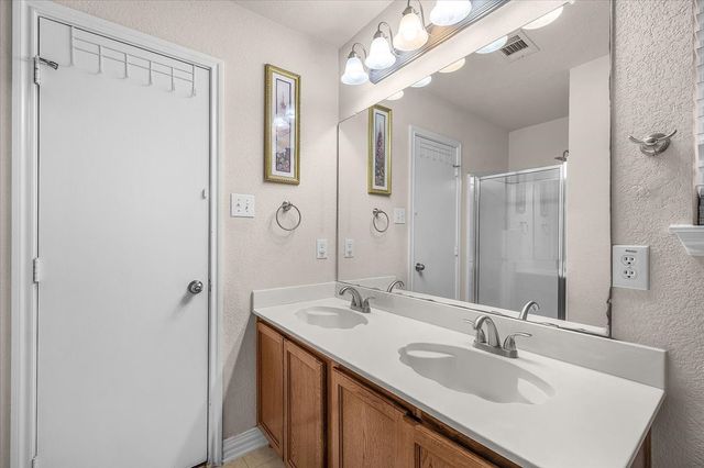 427 Cranbrook Lane, Grand Prairie, TX 75052