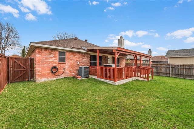 427 Cranbrook Lane, Grand Prairie, TX 75052