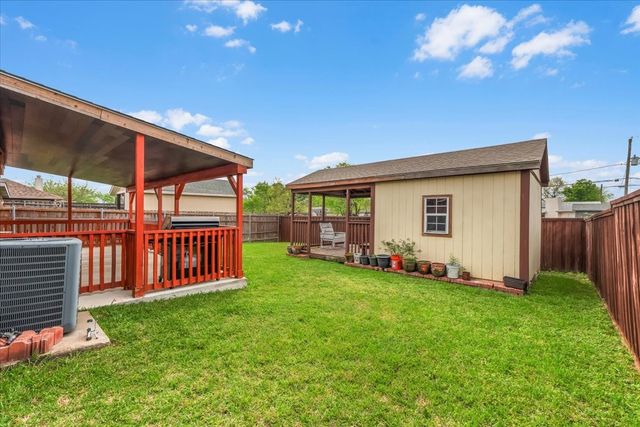 427 Cranbrook Lane, Grand Prairie, TX 75052