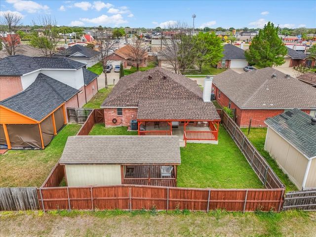 427 Cranbrook Lane, Grand Prairie, TX 75052