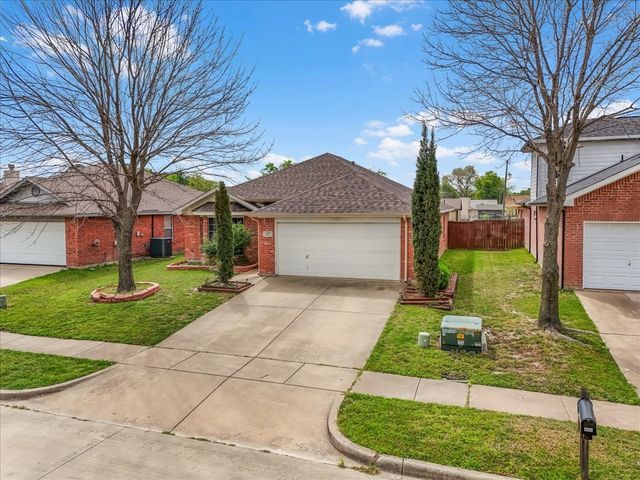 427 Cranbrook Lane, Grand Prairie, TX 75052