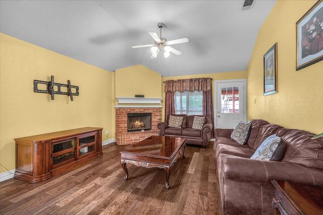 427 Cranbrook Lane, Grand Prairie, TX 75052