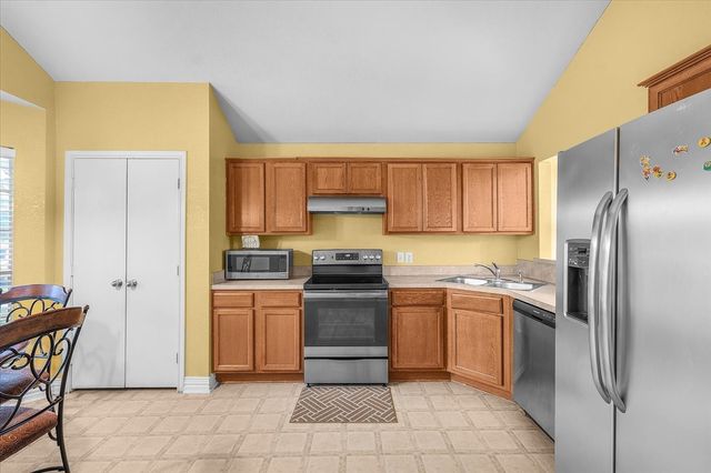 427 Cranbrook Lane, Grand Prairie, TX 75052