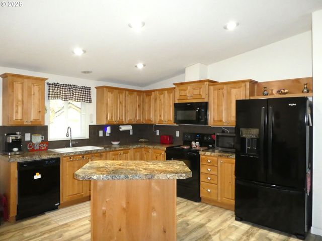 32700 Se LEEWOOD Ln 32, Boring, OR 97009