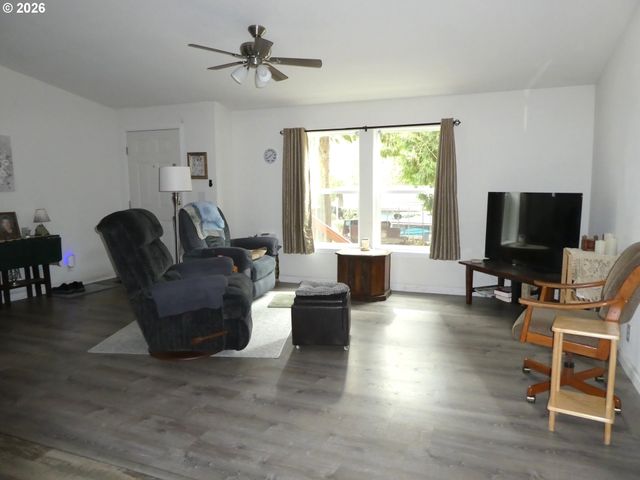 32700 Se LEEWOOD Ln 32, Boring, OR 97009