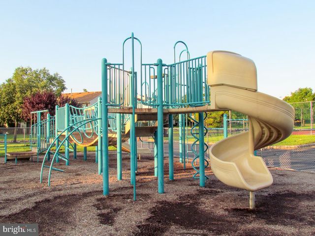 2 STOUT CT, Lawrence Township, NJ 08648