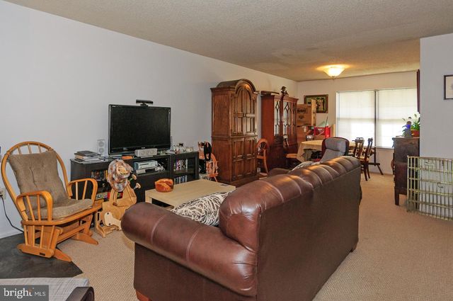 2 STOUT CT, Lawrence Township, NJ 08648