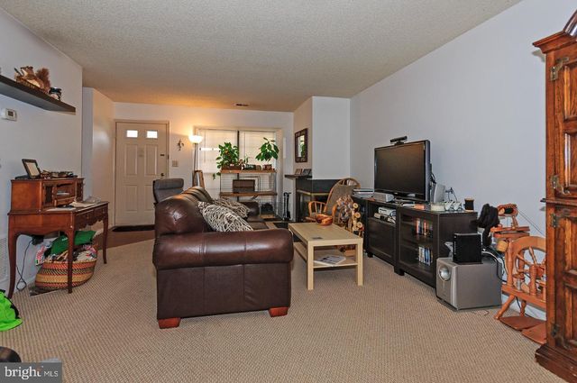 2 STOUT CT, Lawrence Township, NJ 08648