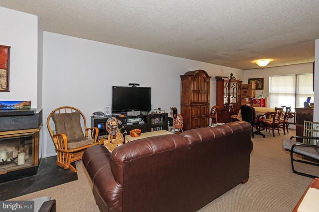 2 STOUT CT, Lawrence Township, NJ 08648