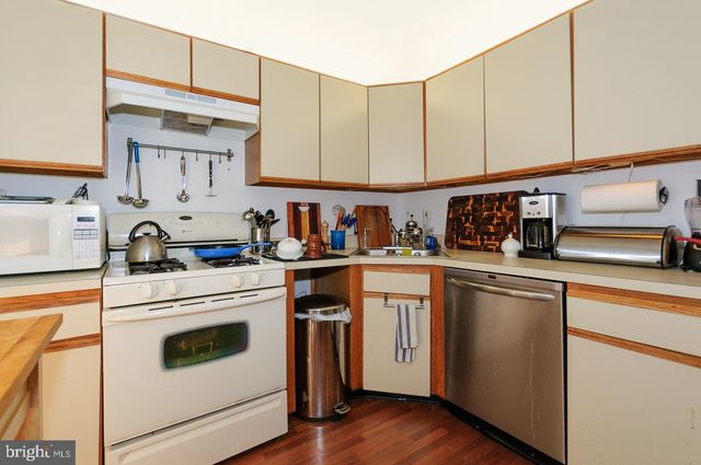 2 STOUT CT, Lawrence Township, NJ 08648