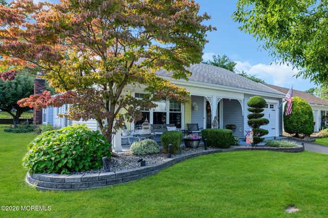 19 Weybridge Place, Manchester, NJ 08759