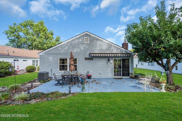 19 Weybridge Place, Manchester, NJ 08759