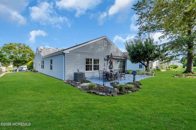19 Weybridge Place, Manchester, NJ 08759
