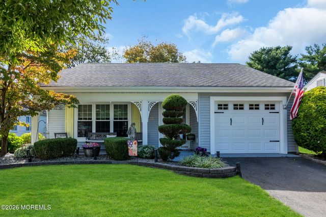 19 Weybridge Place, Manchester, NJ 08759