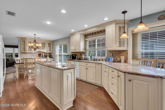 19 Weybridge Place, Manchester, NJ 08759