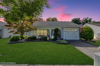 19 Weybridge Place, Manchester, NJ 08759