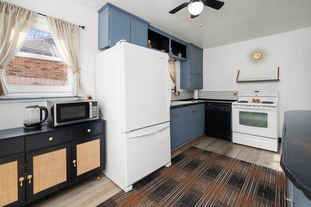 1890 24th Avenue Court, Moline, IL 61265