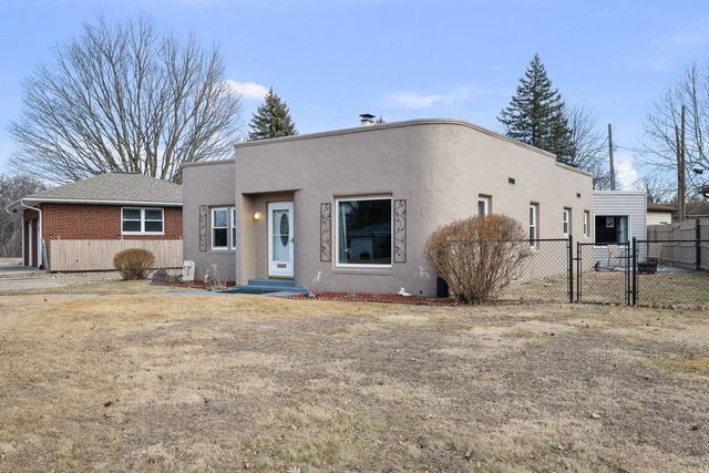 1890 24th Avenue Court, Moline, IL 61265