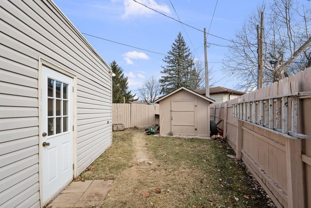 1890 24th Avenue Court, Moline, IL 61265